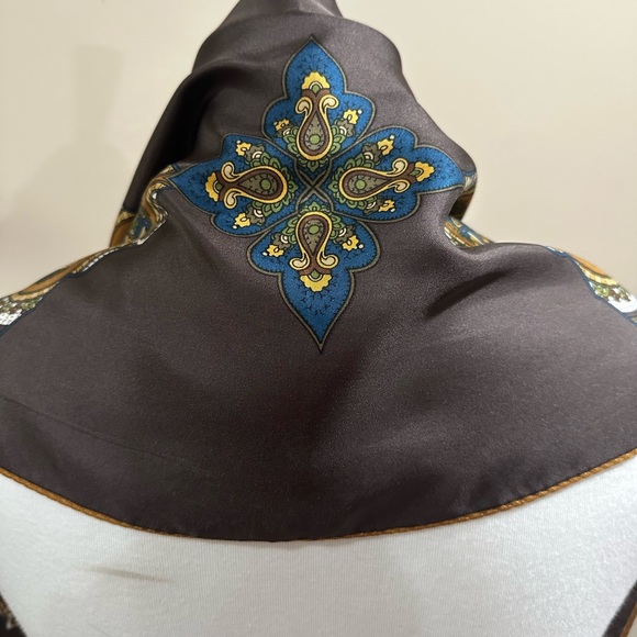 ADRIENNE LANDAU silk scarf. - Picture 5 of 8